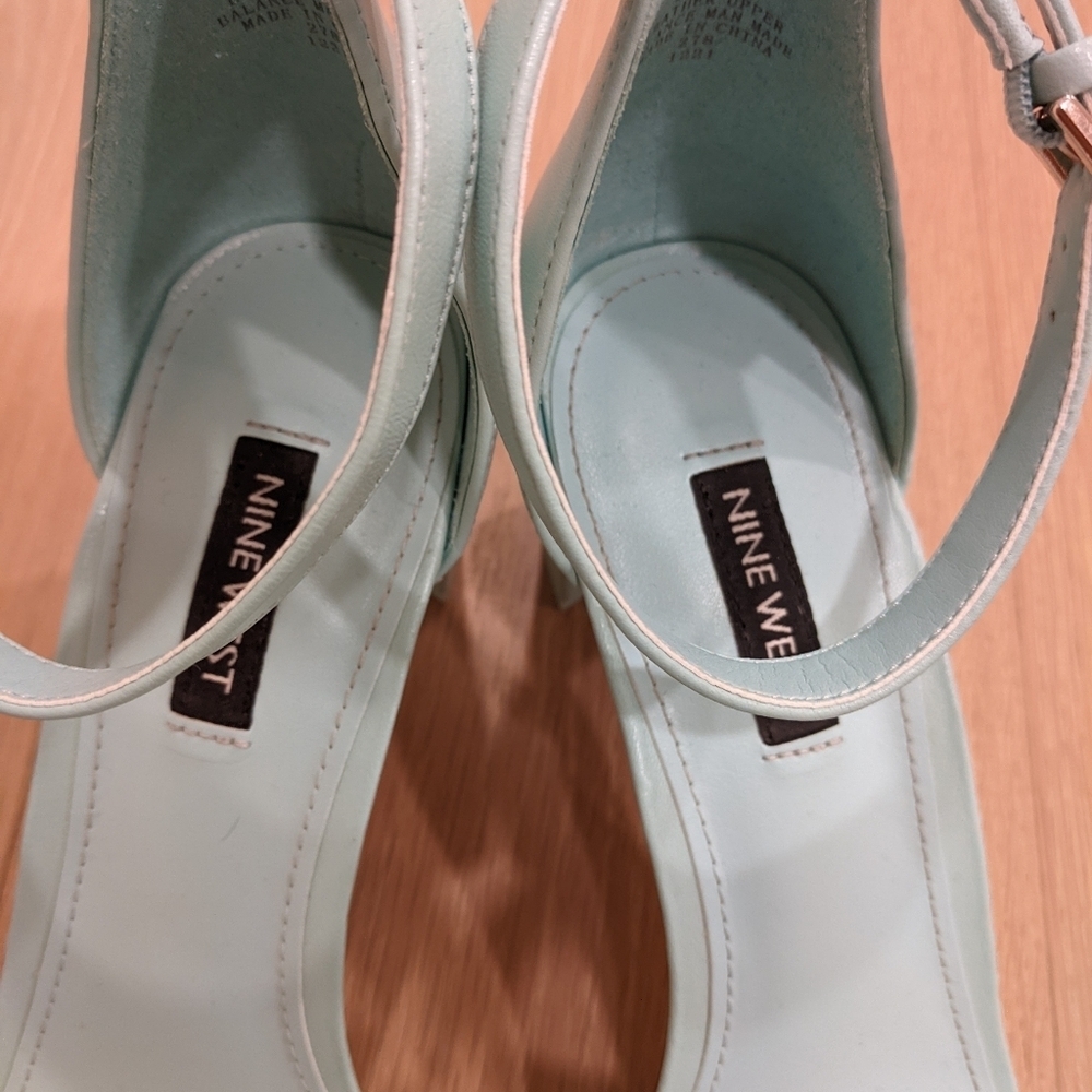Light teal heels - Picture 8 of 9